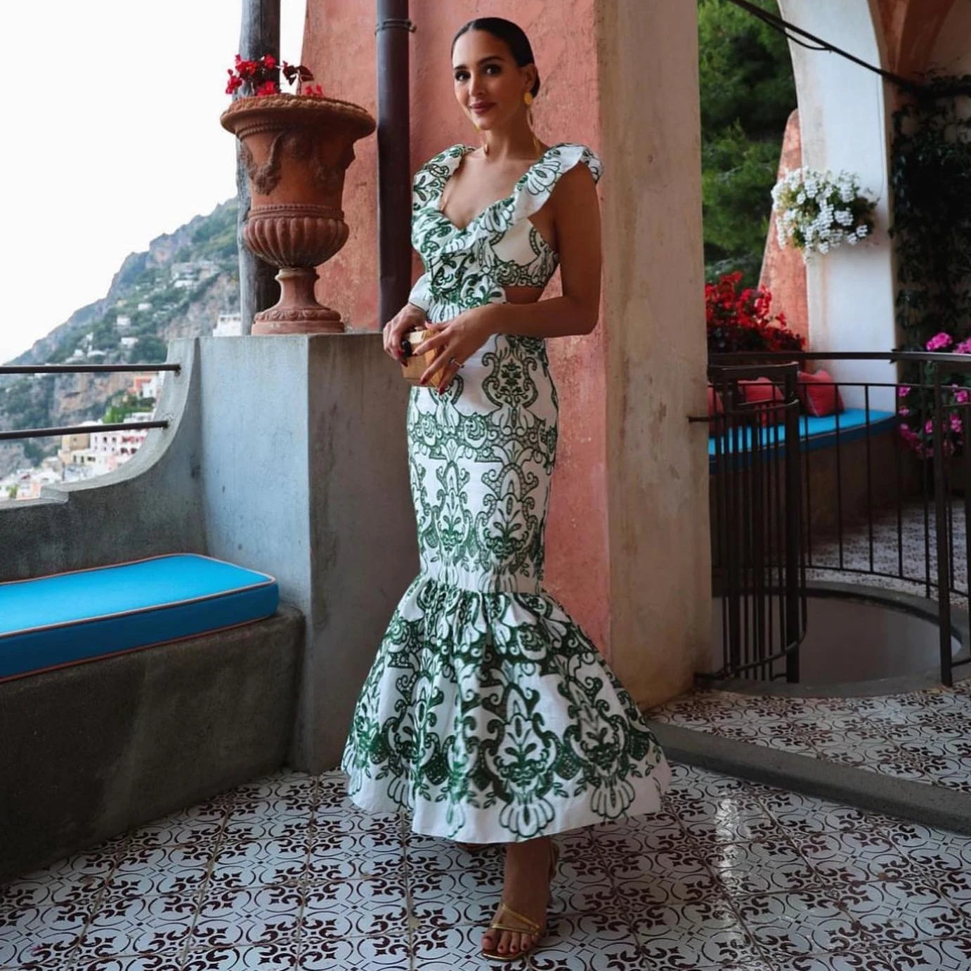 Effortlessly Elegant Dress with a Timeless Design