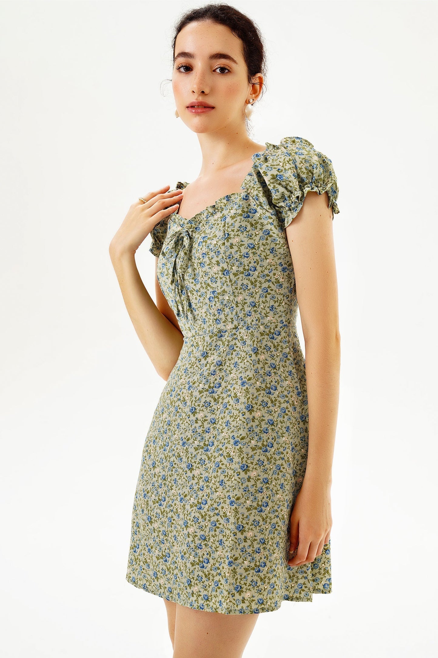 Beautifully Finished Dress in a Timeless Design