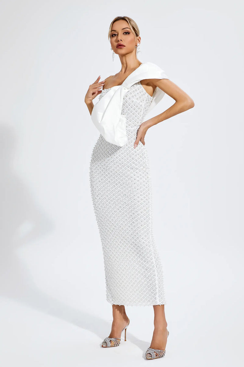 Well Tailored Dress with a Graceful Silhouette