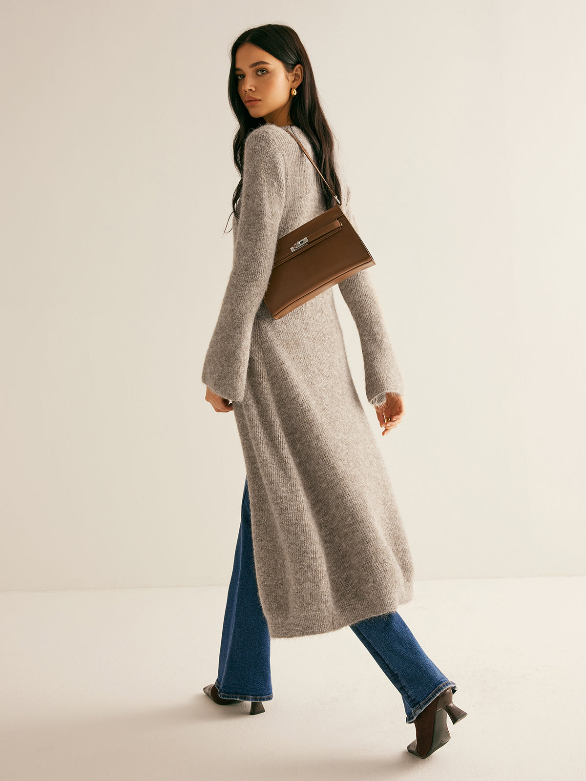 Effortlessly Elegant Sweater with a Timeless Design