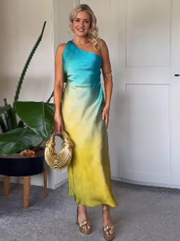 Well Tailored Dress with a Graceful Silhouette