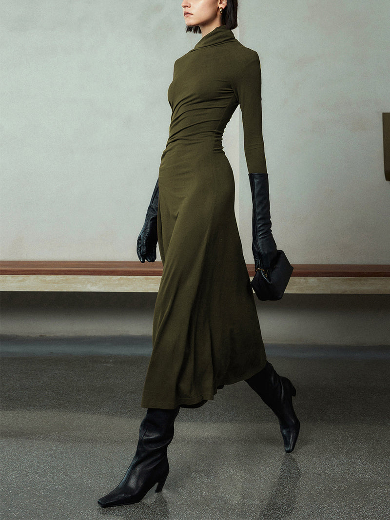 Well Tailored Dress with a Graceful Silhouette