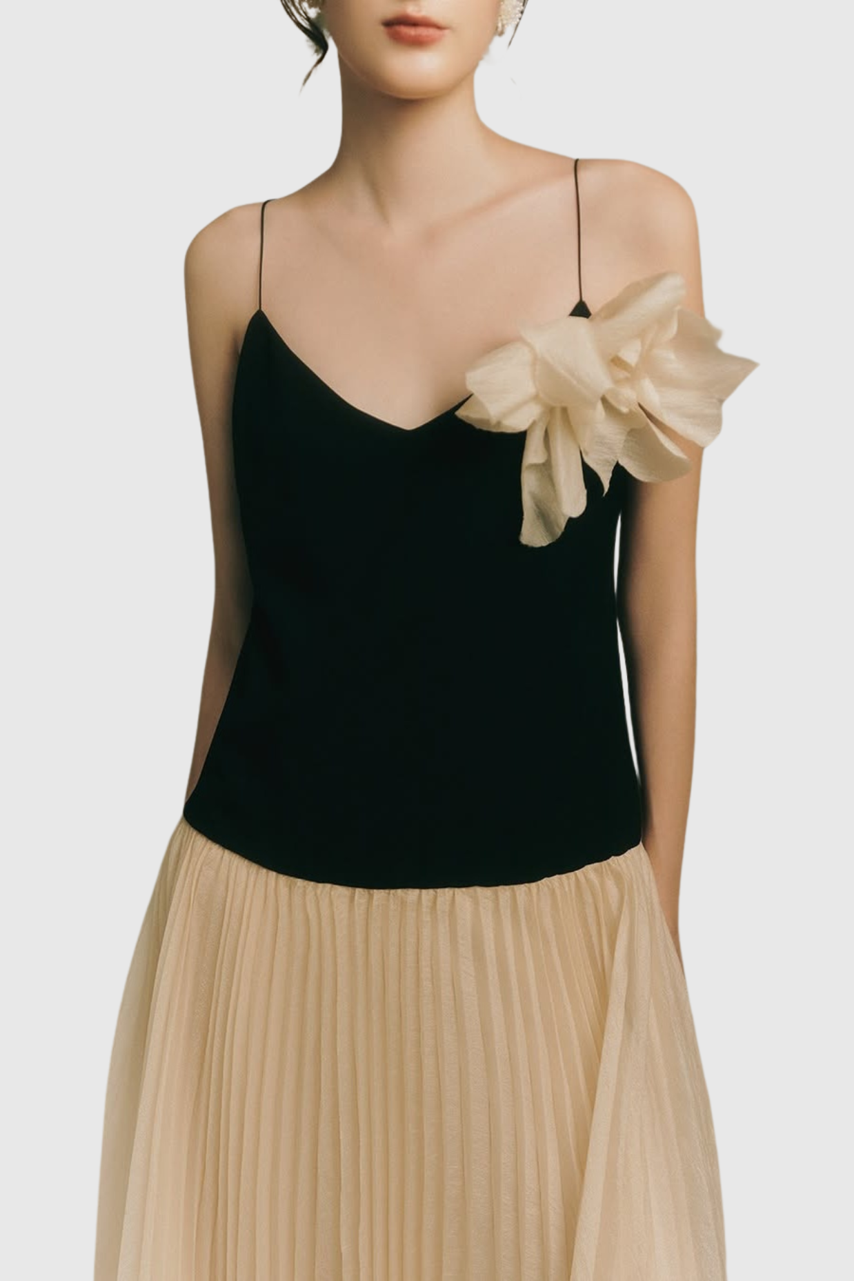 Effortlessly Elegant Dress with a Timeless Design