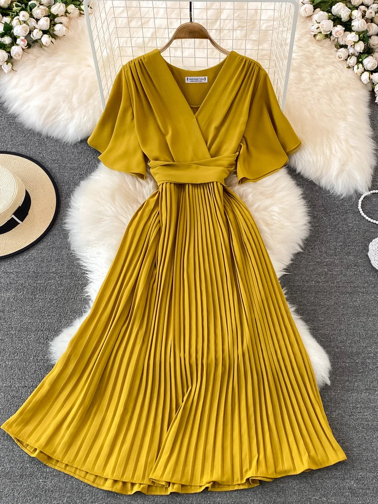 Well Tailored Dress with a Graceful Silhouette