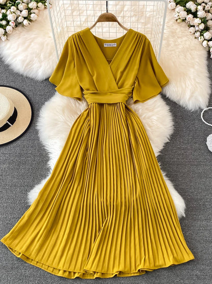 Well Tailored Dress with a Graceful Silhouette