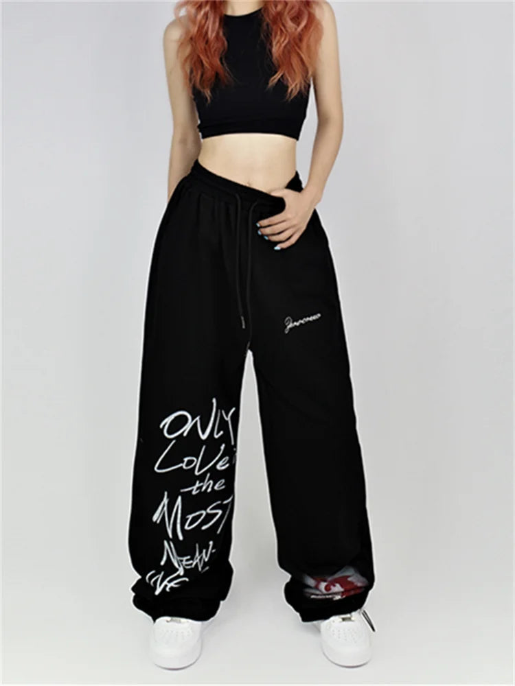 Effortlessly Elegant Pants with a Timeless Design