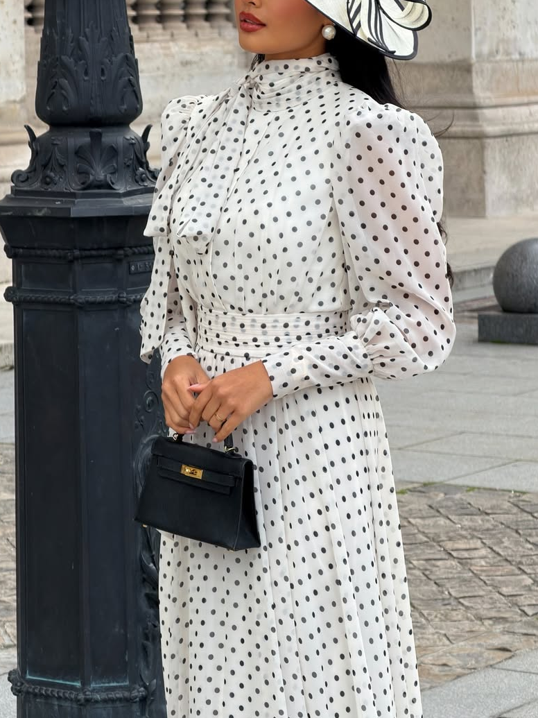 Well Tailored Dress with a Graceful Silhouette
