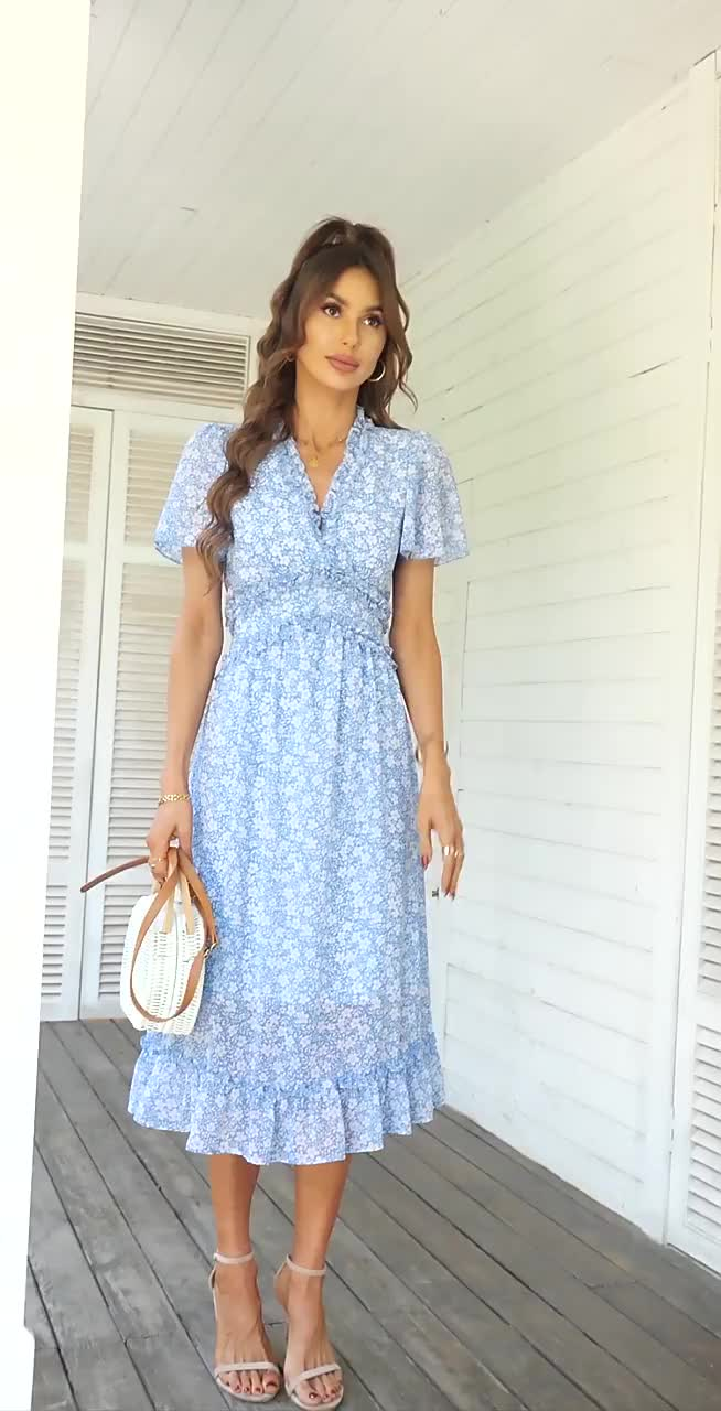 Sophisticated Dress with a Clean Classic Look