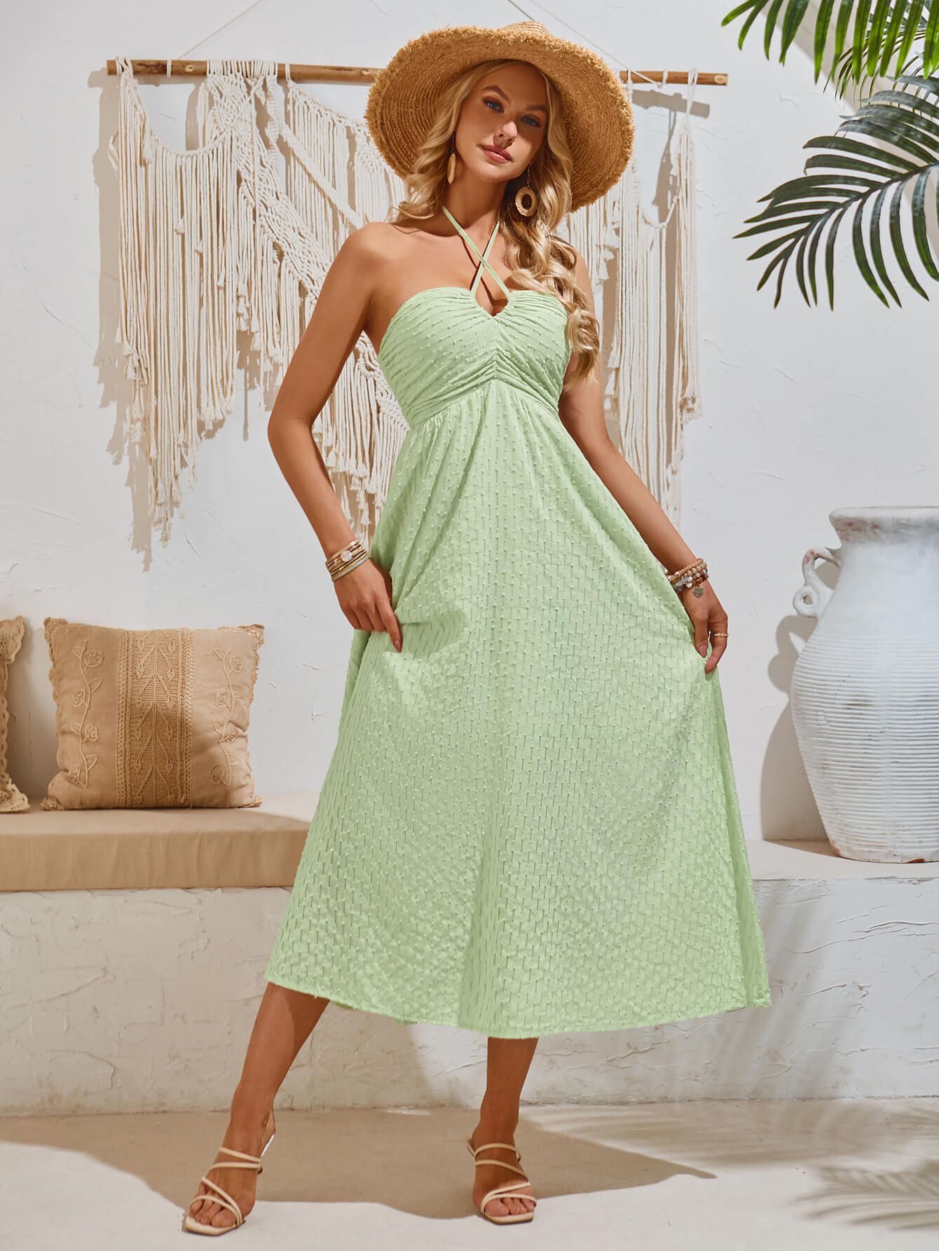Beautifully Finished Dress in a Timeless Design