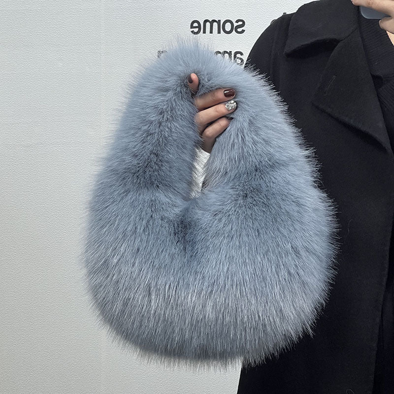 Well Tailored Bag with a Graceful Silhouette