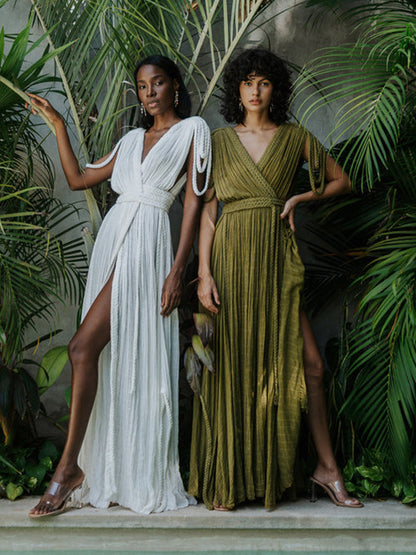 Beautifully Finished Dress in a Timeless Design