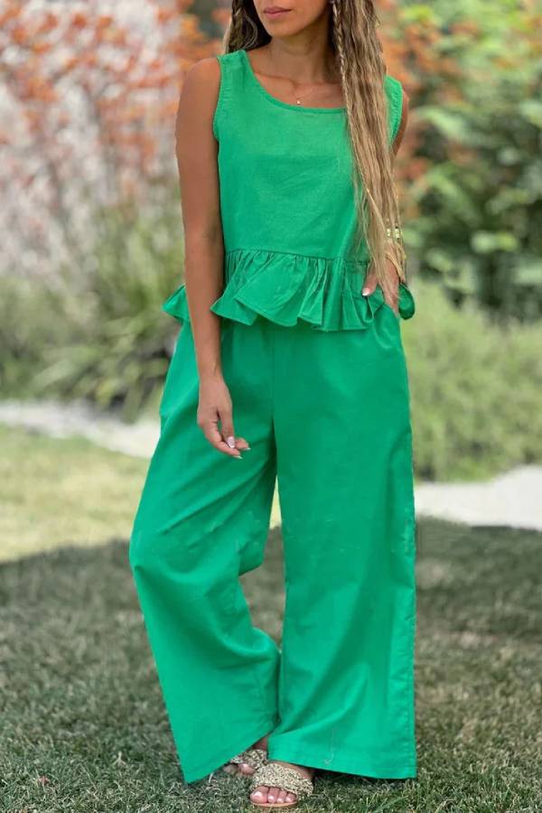 Effortlessly Elegant Pants with a Timeless Design