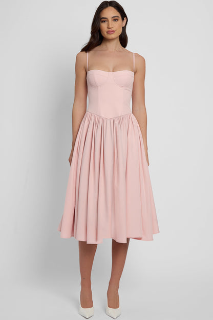 Well Tailored Dress with a Graceful Silhouette