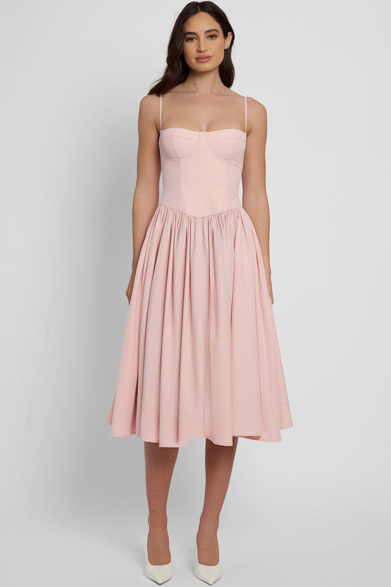 Well Tailored Dress with a Graceful Silhouette