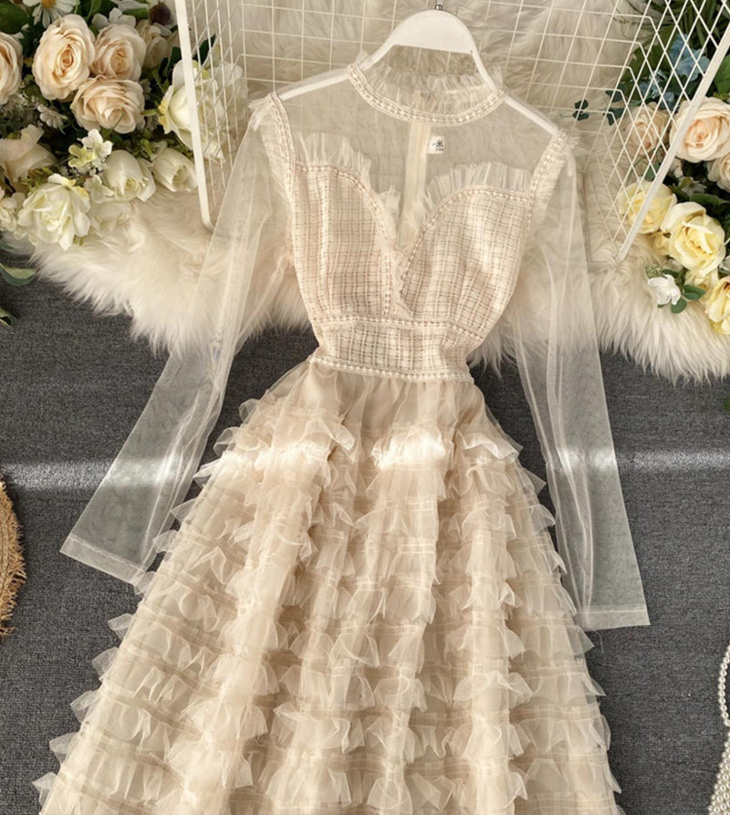 Effortlessly Elegant Dress with a Timeless Design