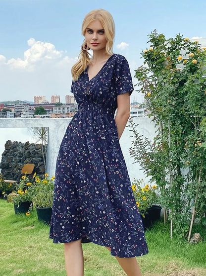 Effortlessly Elegant Dress with a Timeless Design