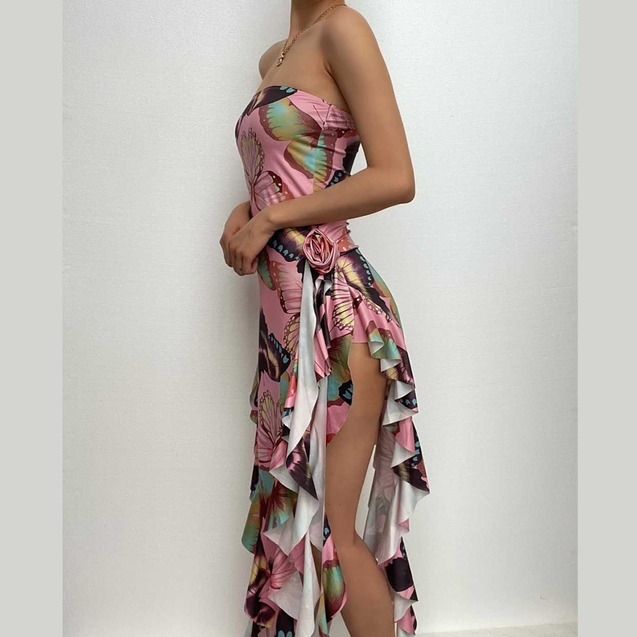 Well Tailored Dress with a Graceful Silhouette