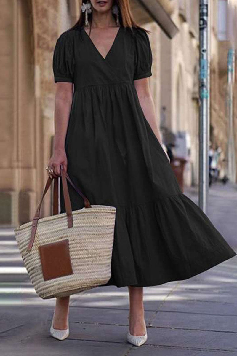 Effortlessly Elegant Dress with a Timeless Design