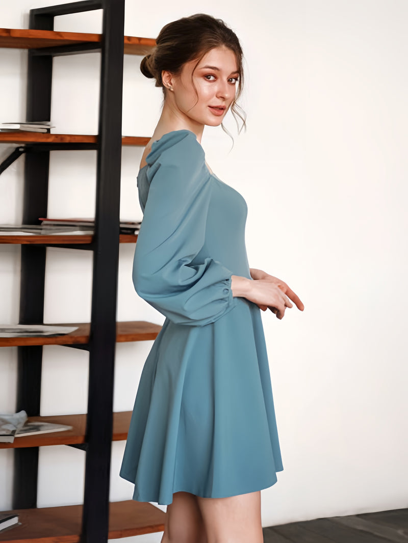 Beautifully Finished Dress in a Timeless Design