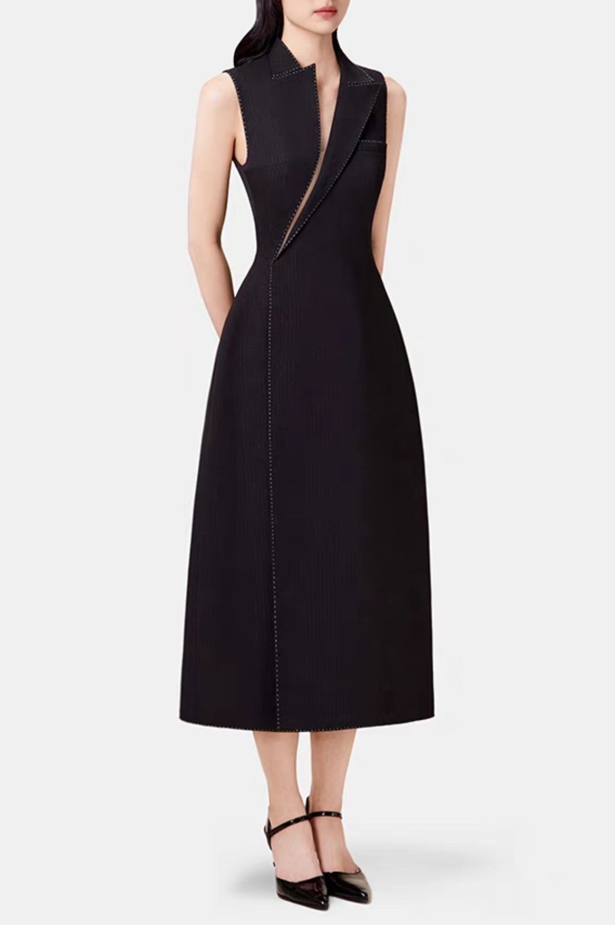 Beautifully Finished Dress in a Timeless Design