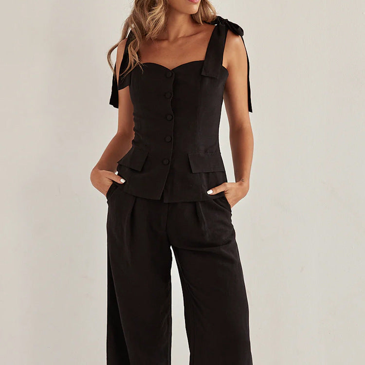 Effortlessly Elegant Pants with a Timeless Design