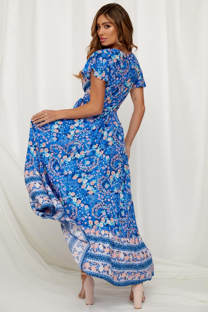 Gracefully Styled Dress for Any Occasion