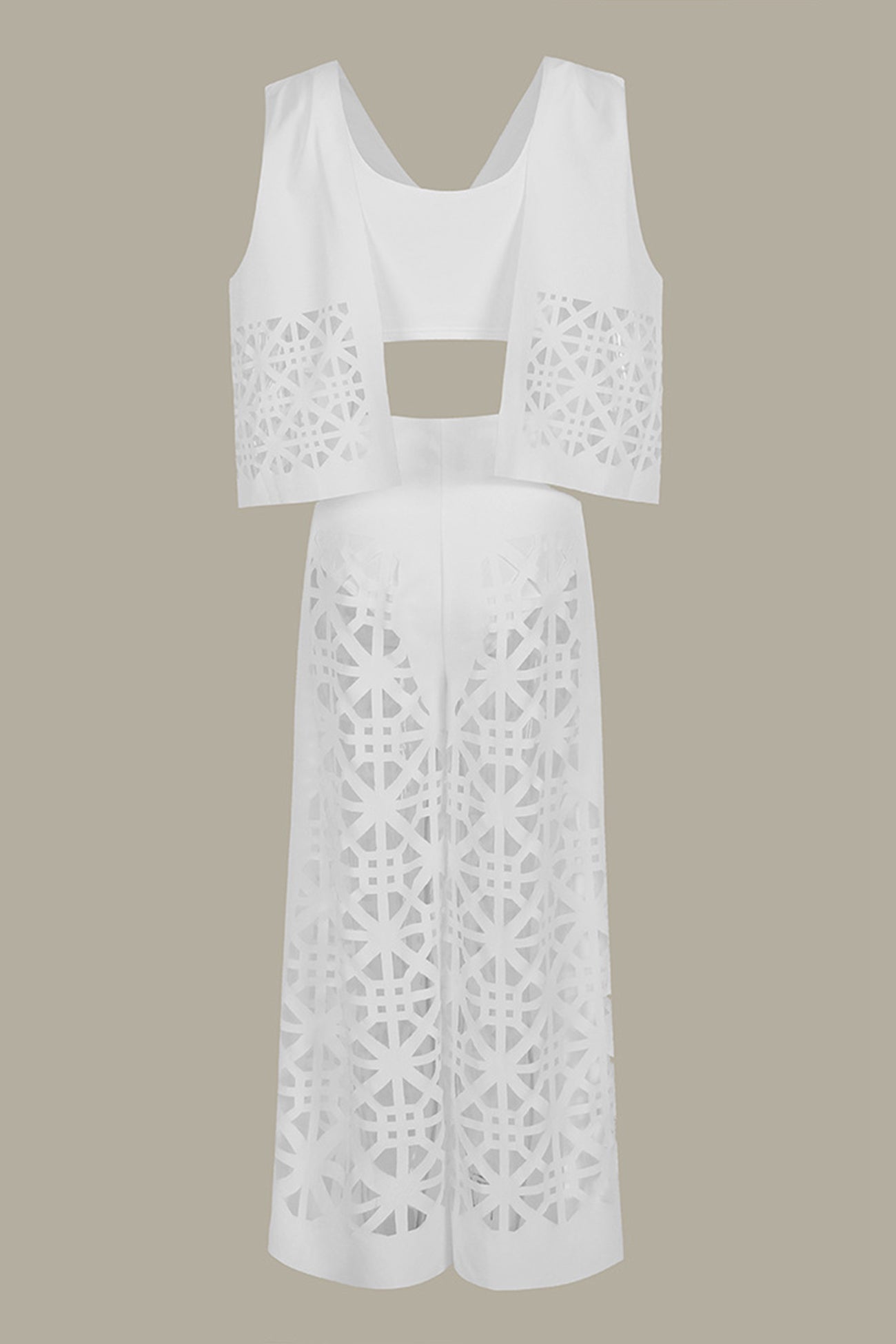 Well Tailored Pants with a Graceful Silhouette