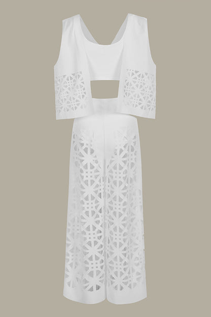 Well Tailored Pants with a Graceful Silhouette