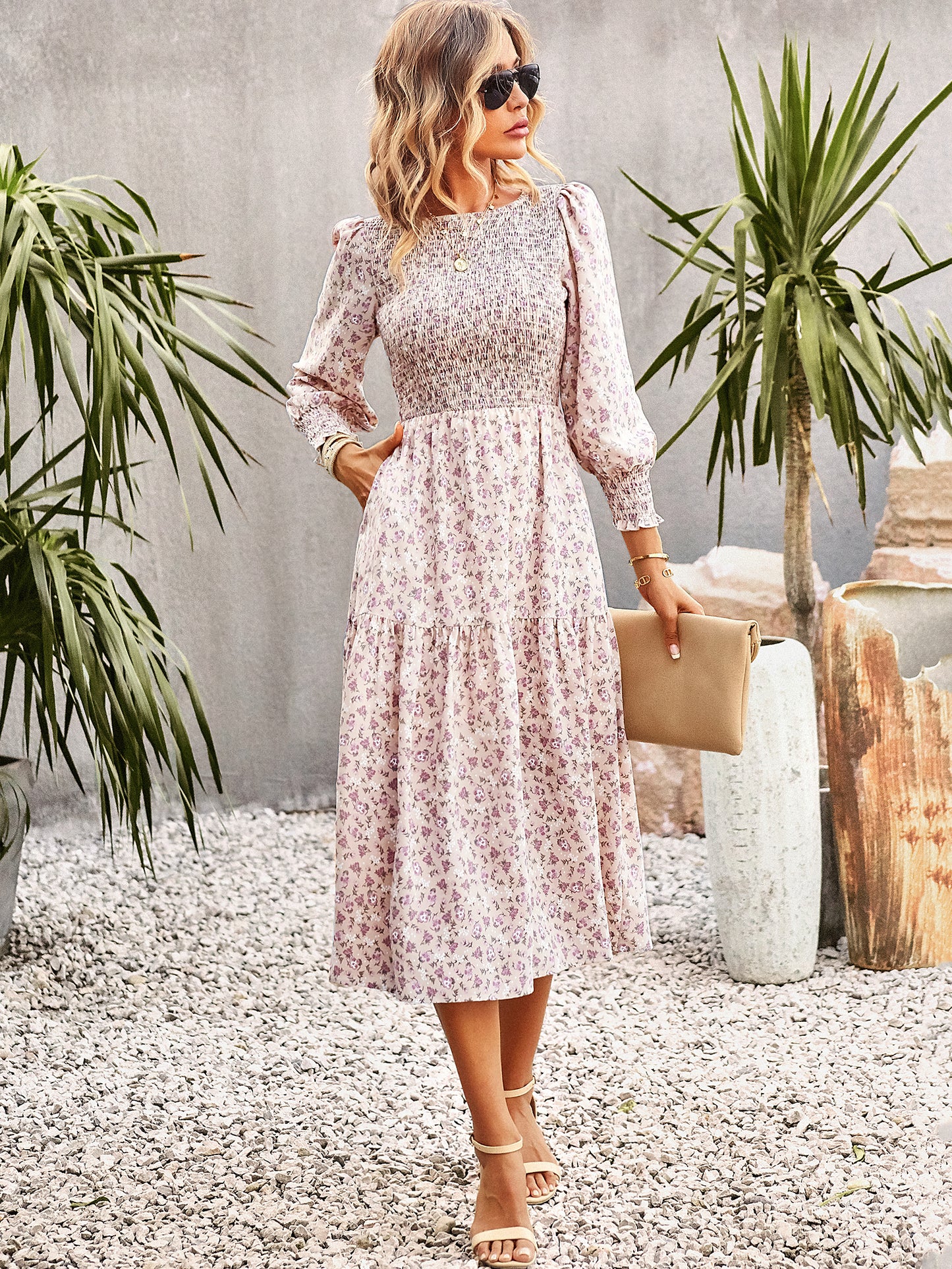 Effortlessly Elegant Dress with a Timeless Design