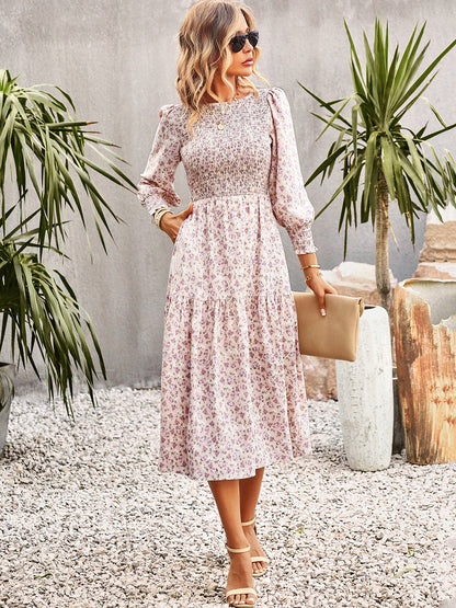 Effortlessly Elegant Dress with a Timeless Design