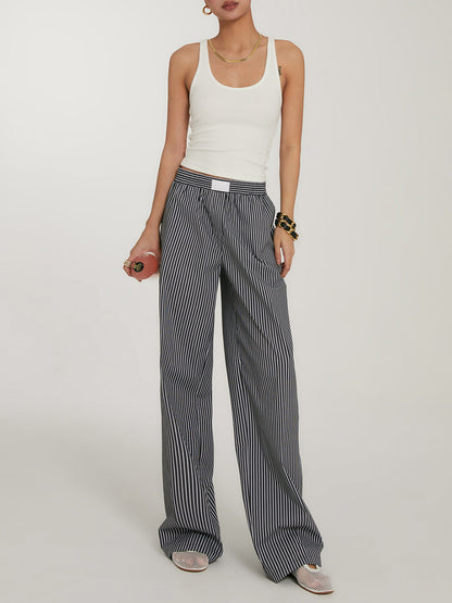 Effortlessly Elegant Pants with a Timeless Design