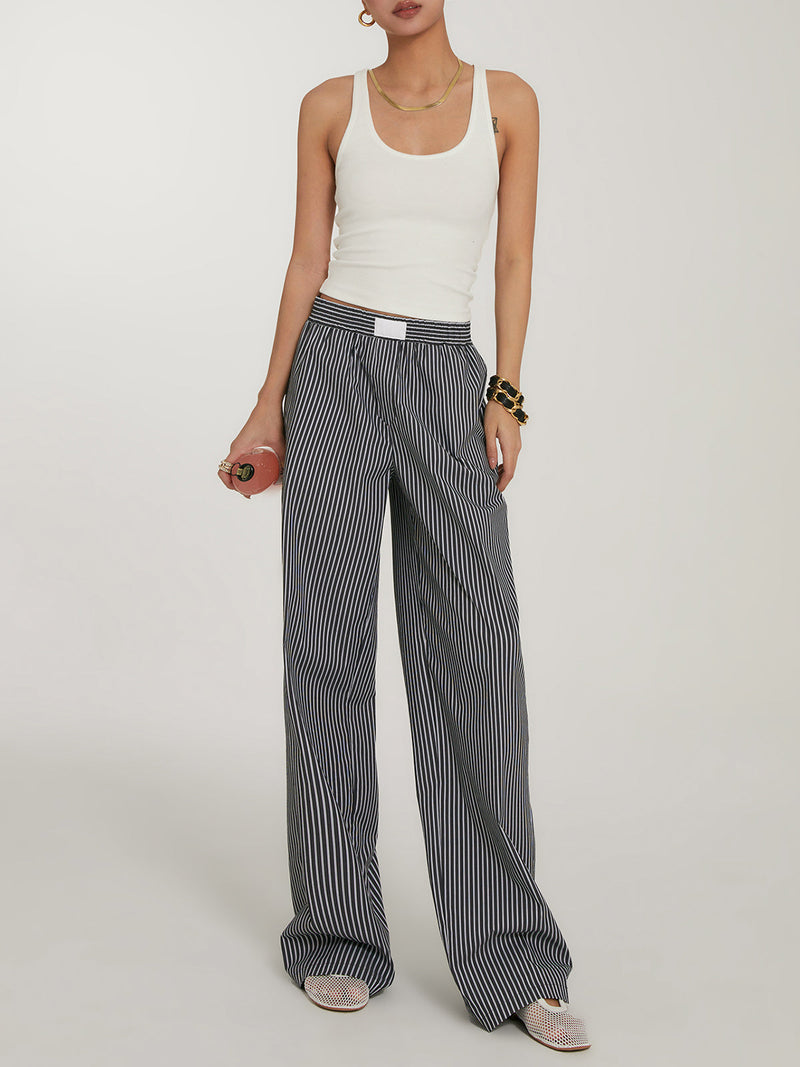 Effortlessly Elegant Pants with a Timeless Design