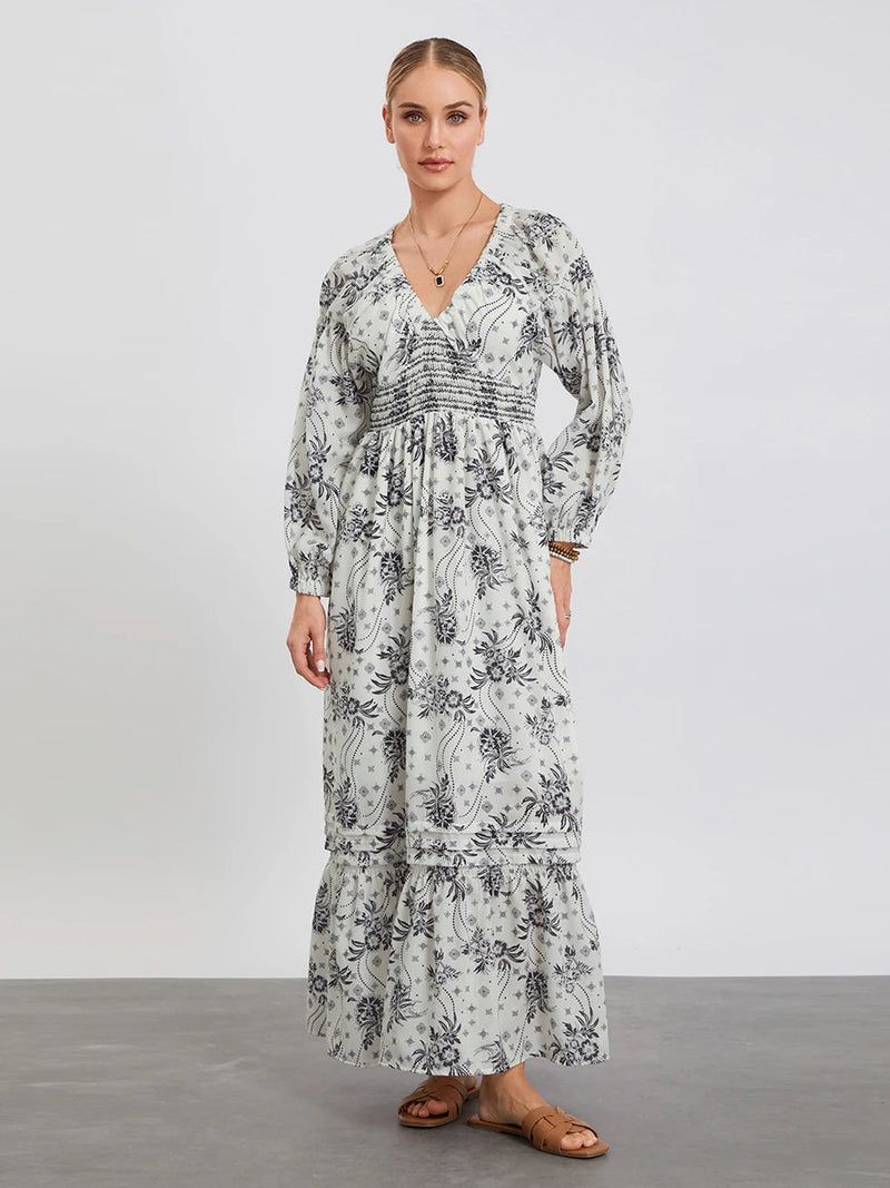 Beautifully Finished Dress in a Timeless Design
