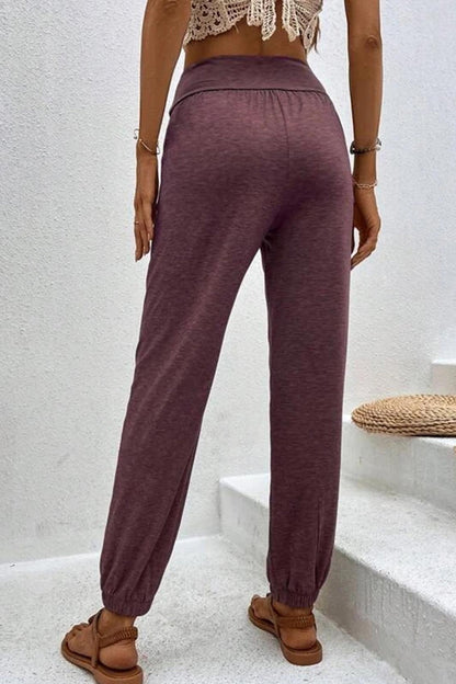 Effortlessly Elegant Pants with a Timeless Design
