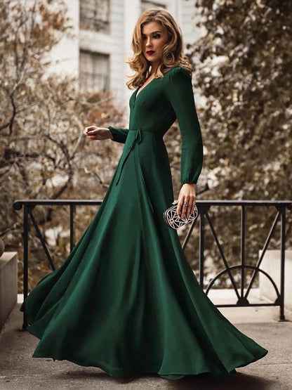 Well Tailored Dress with a Graceful Silhouette
