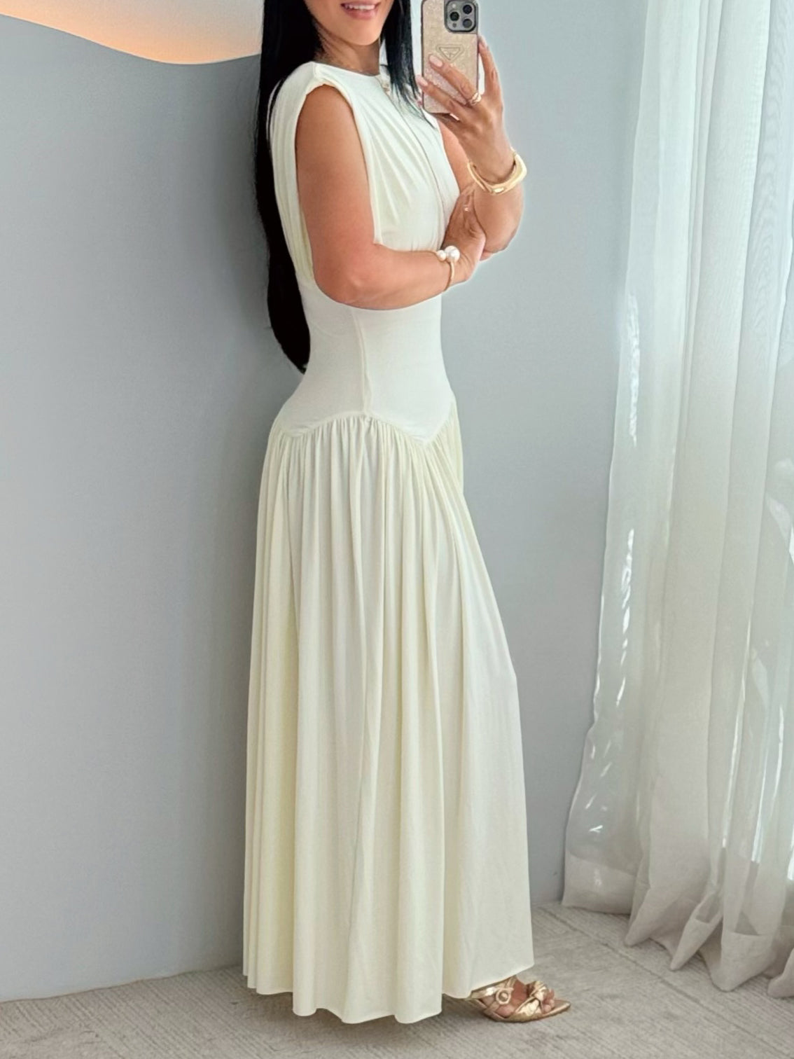 Well Tailored Dress with a Graceful Silhouette