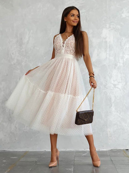 Beautifully Finished Dress in a Timeless Design
