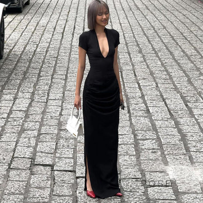 Beautifully Finished Dress in a Timeless Design