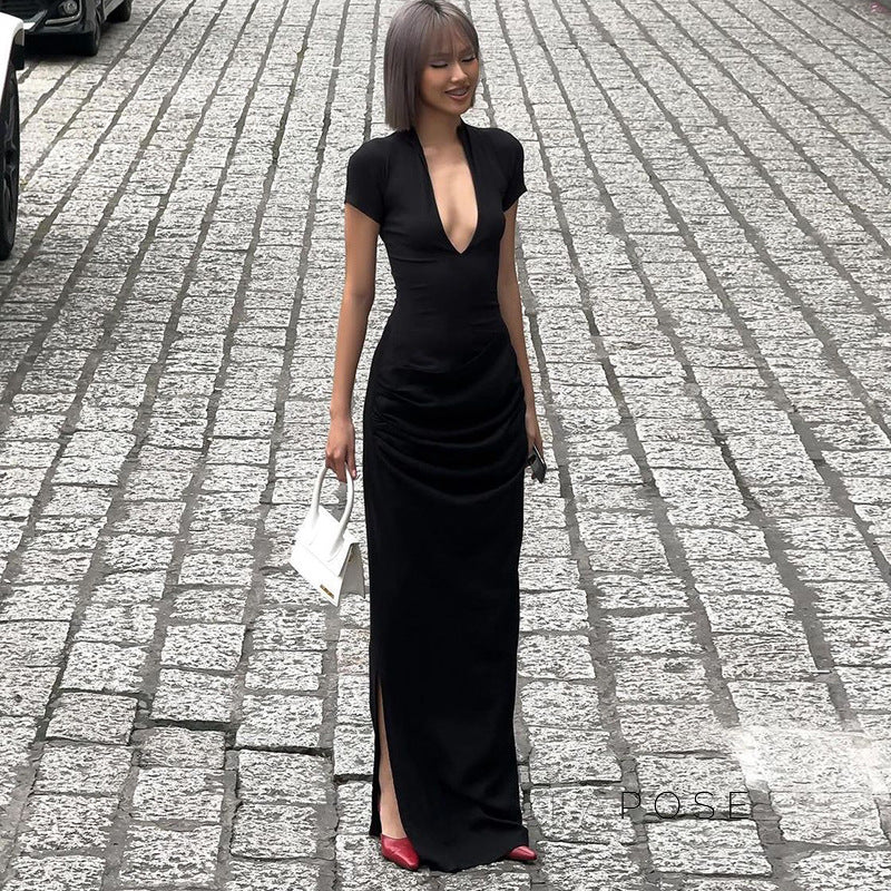 Beautifully Finished Dress in a Timeless Design