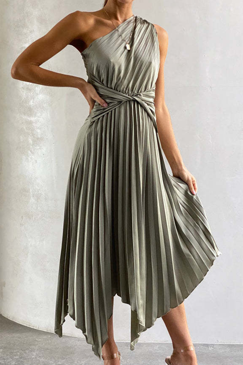 Polished Dress with an Effortless Classic Look