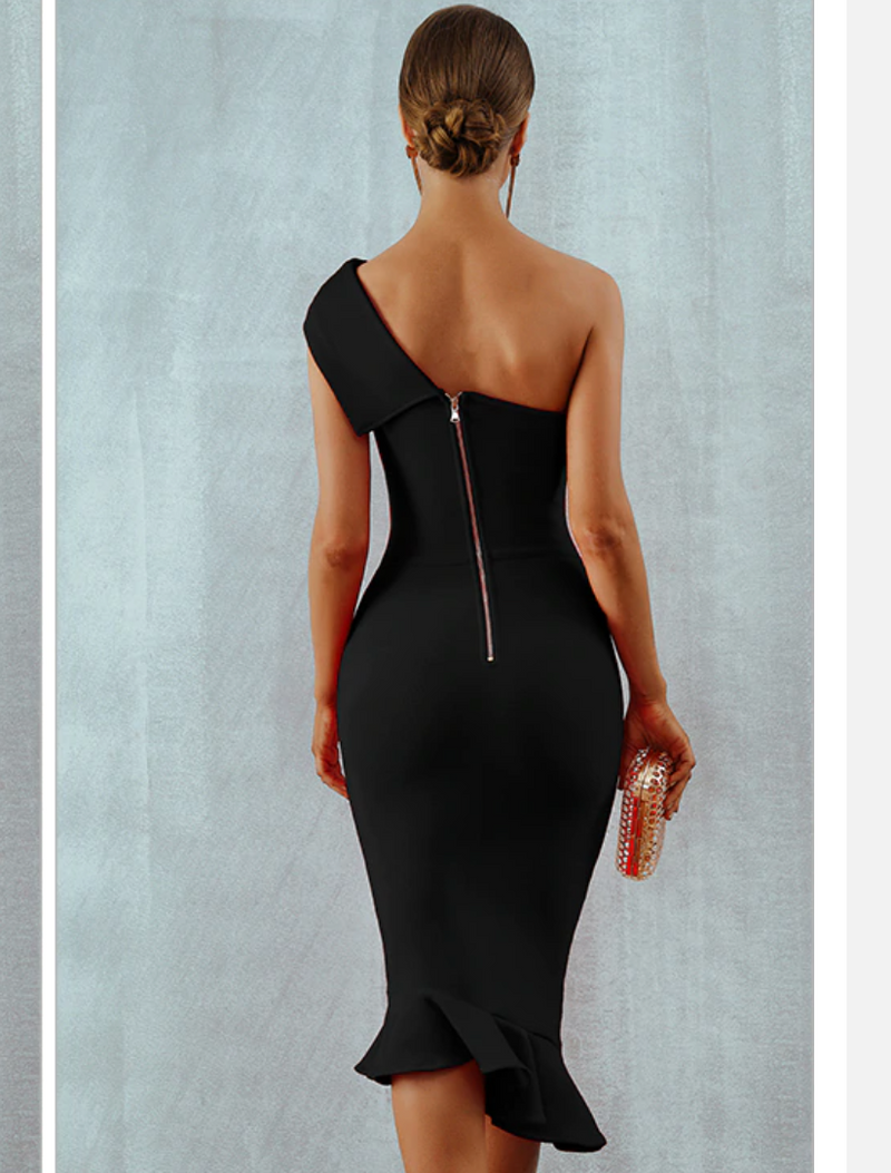Beautifully Finished Dress in a Timeless Design