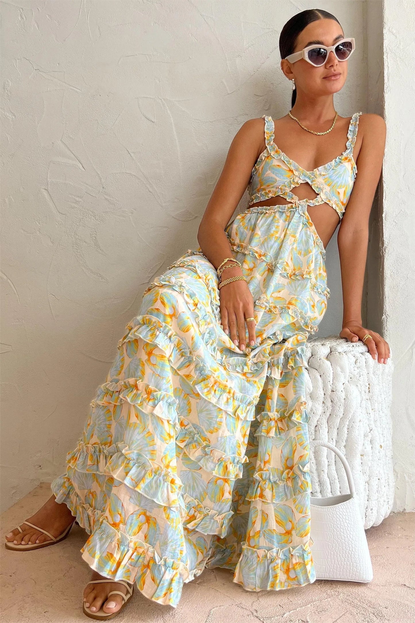 Effortlessly Elegant Dress with a Timeless Design