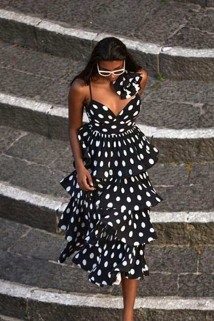 Effortlessly Elegant Dress with a Timeless Design