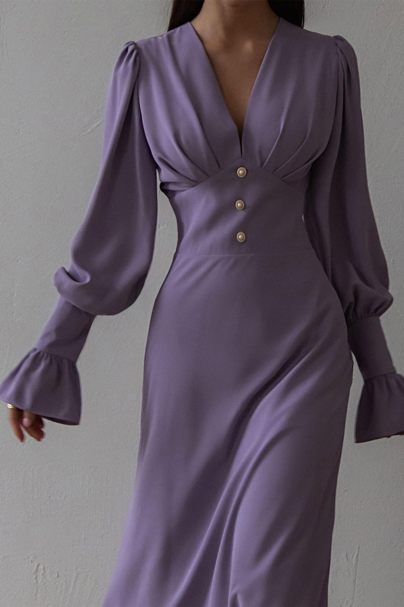 Classic Vintage Dress with a Flattering Fit