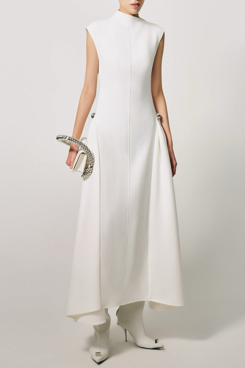 Well Tailored Dress with a Graceful Silhouette