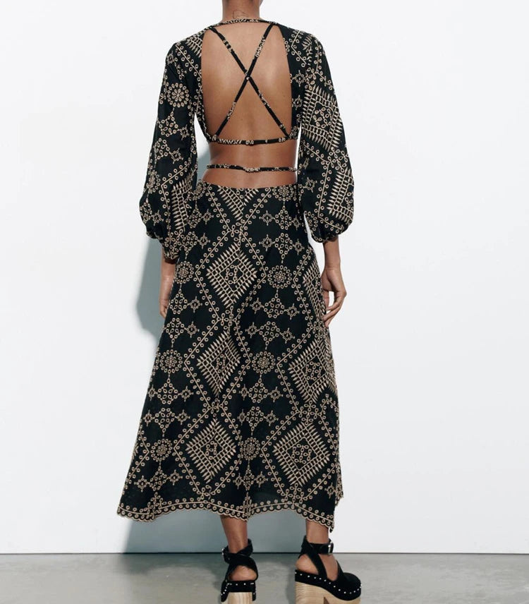 Effortlessly Elegant Dress with a Timeless Design