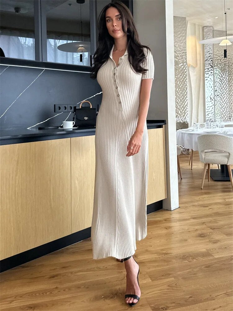 Beautifully Finished Dress in a Timeless Design