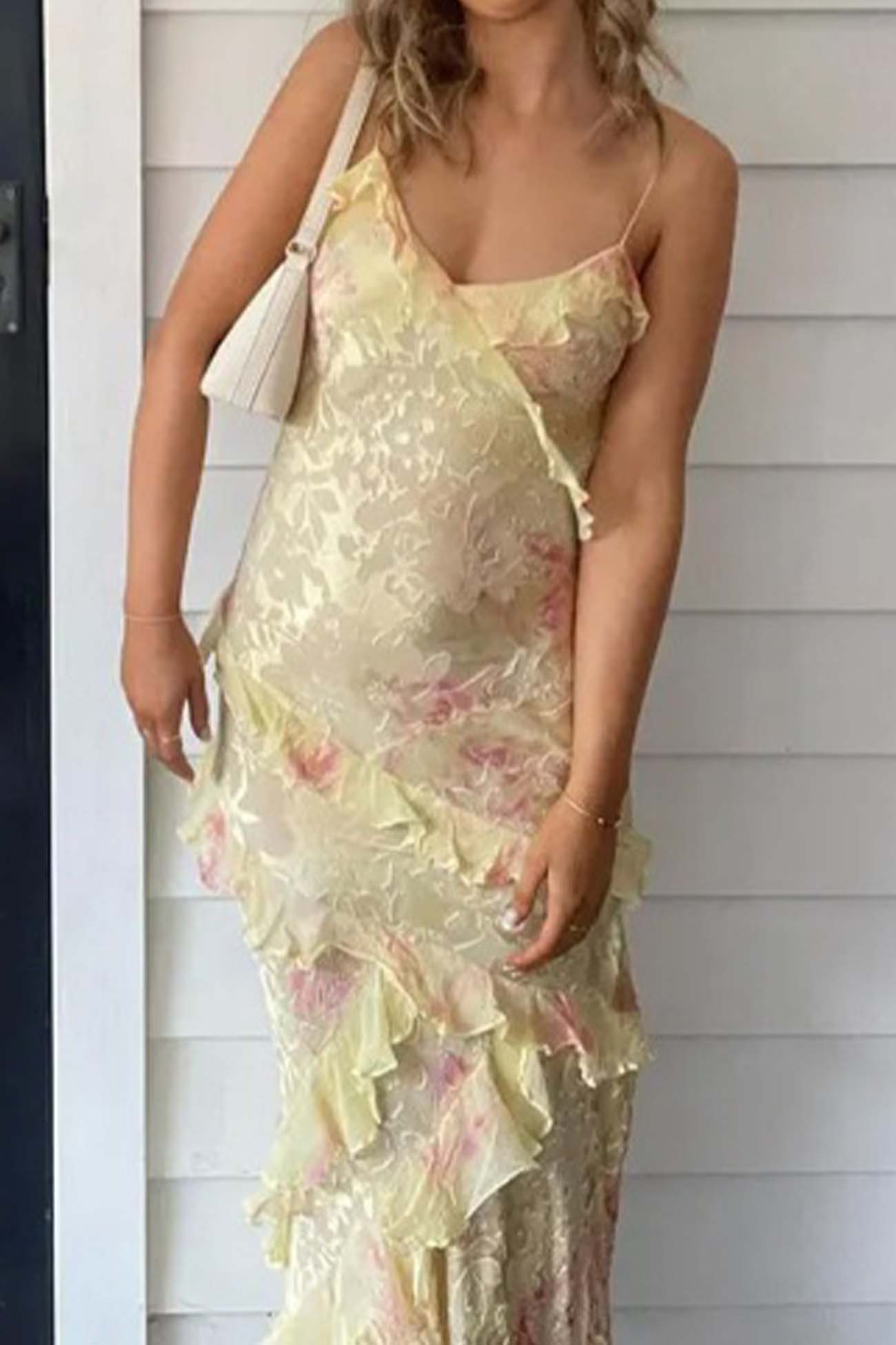 Effortlessly Elegant Dress with a Timeless Design