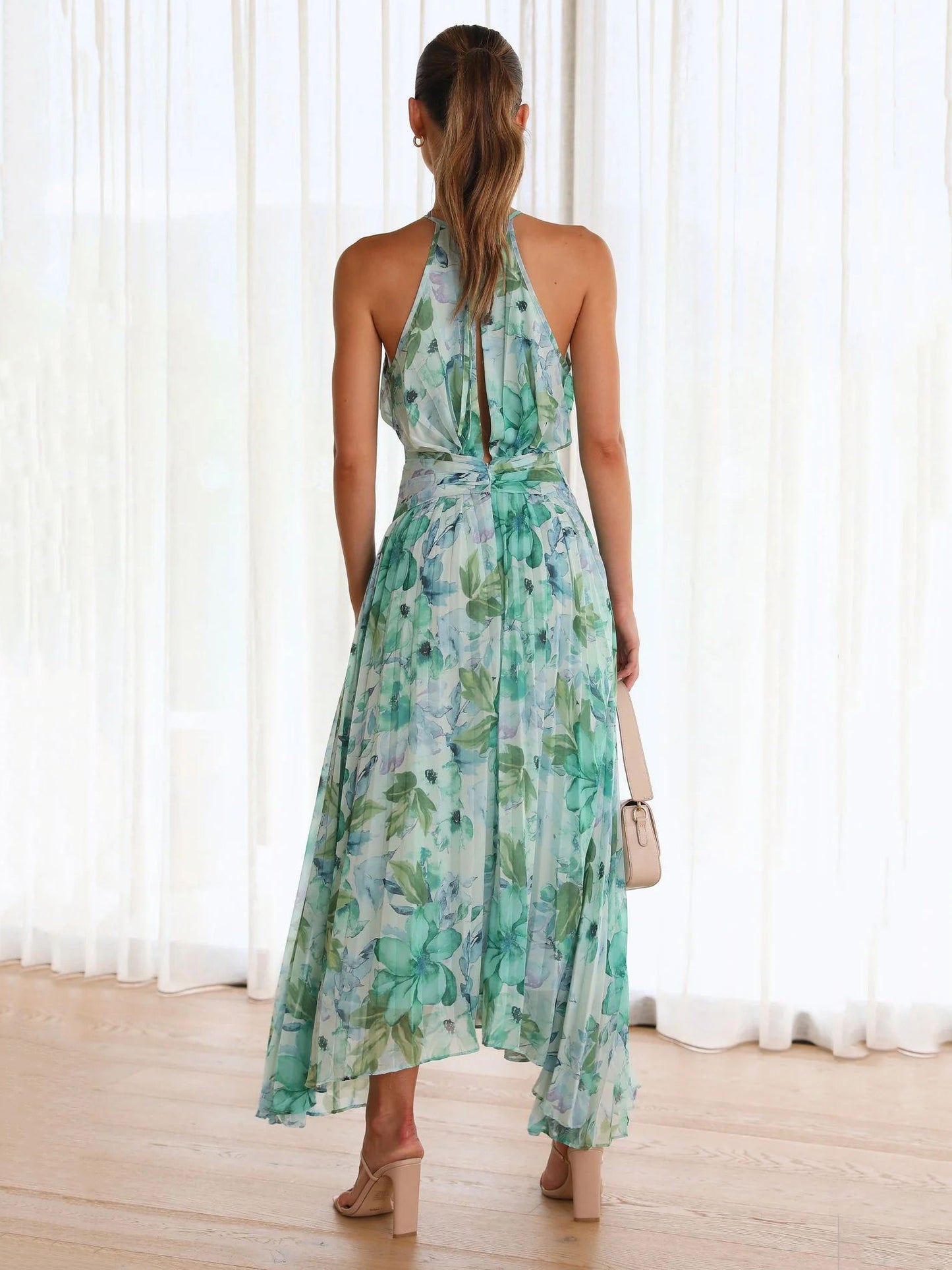 Classic Vintage & Enduringly Stylish Dress