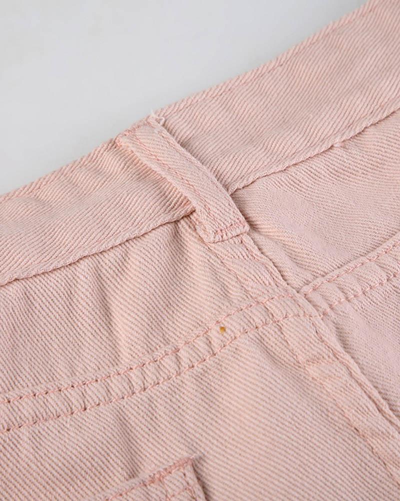Effortlessly Elegant Pants with a Timeless Design
